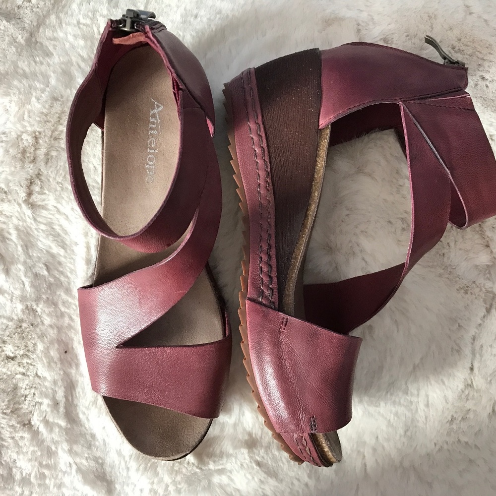 Antelope Davi platform leather sandals size 39 berry color